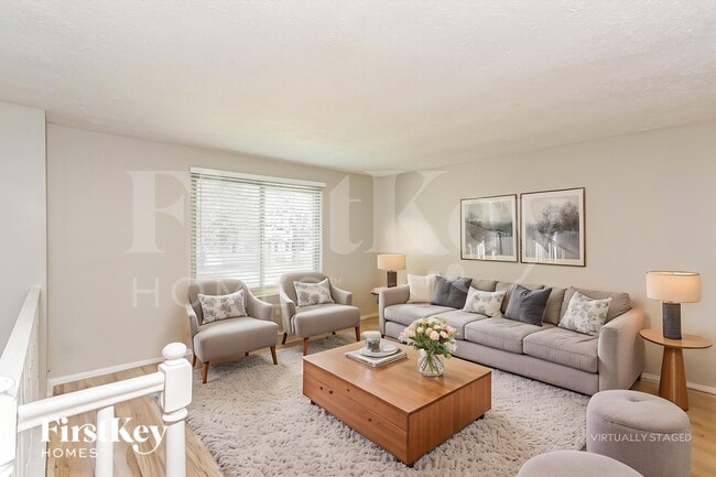 Photo - 910 Woodlark Dr