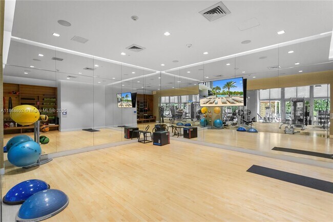 Photo - 16385 Biscayne Blvd Unidad 1918