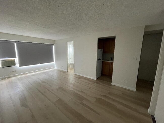 Building Photo - To register for the showing time below, no... Rental