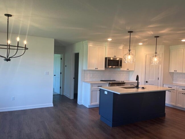 Eat-In Kitchen - 1901 Wes Milligan Ln