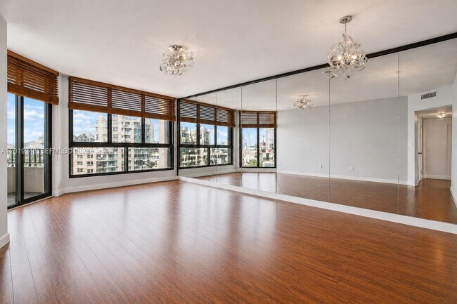 Photo - 520 Brickell Key Dr Unidad A1113