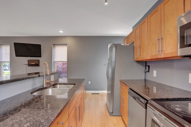 Photo - 605 Grace St