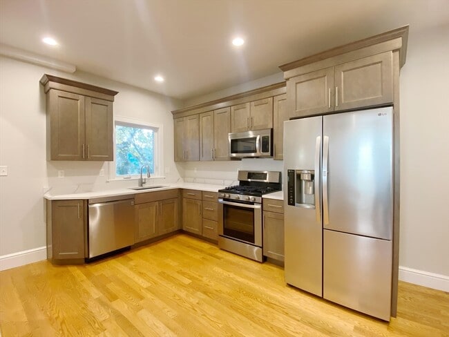 Building Photo - 821 Winthrop Ave Unit 1