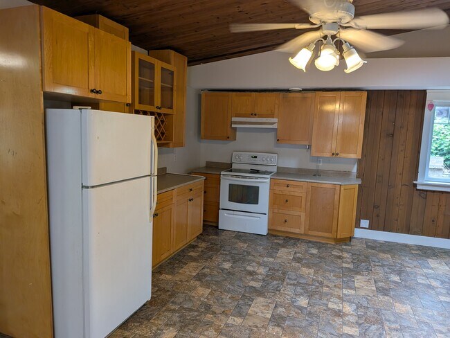 Photo - 46520 Clayton Ave
