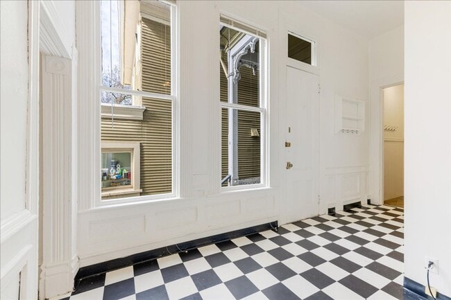 Photo - Move-In Special! - Quaint 2 Bedroom 1 Bath Apartment in Vintage Victorian Style Home! Unit 1527A