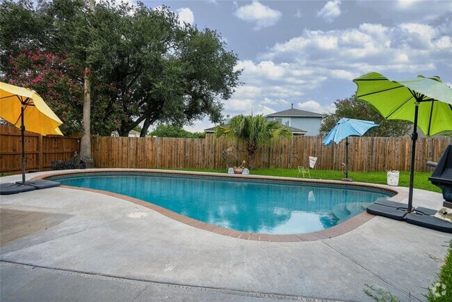 Building Photo - 1103 W Brompton Dr Rental