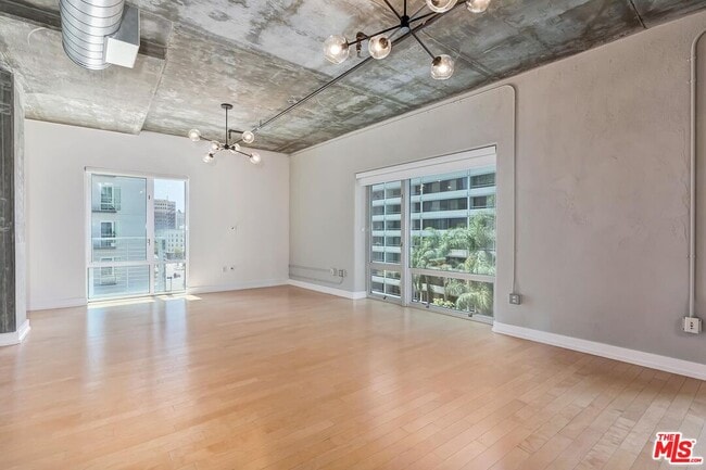 Photo - 645 W 9th St Unit 500