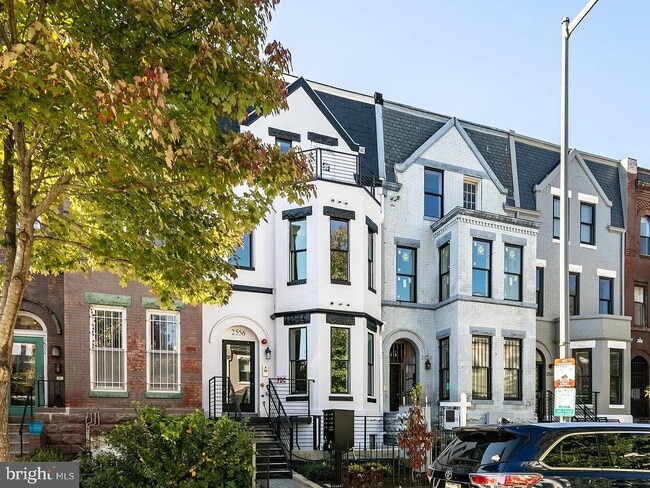 Building Photo - 2556 University Pl NW Unit 201