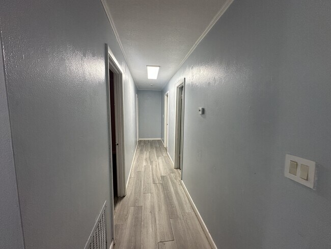 Photo - 2833 Bellview Ave