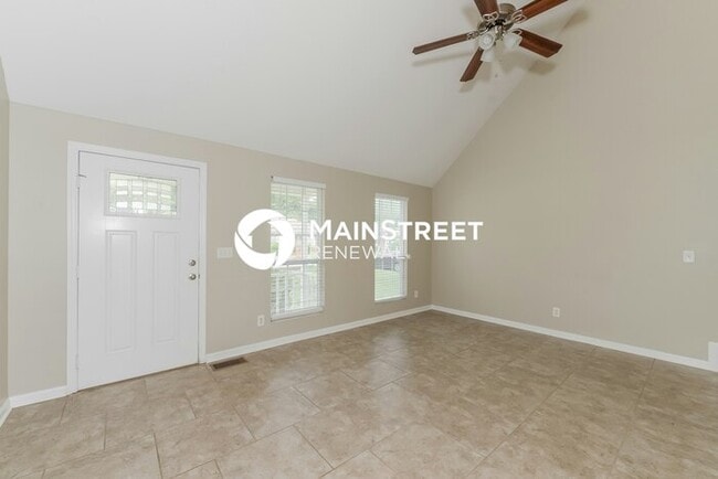 Photo - 3 Bedroom Pet-Friendly Home in Madison, TN with Main Street Renewal