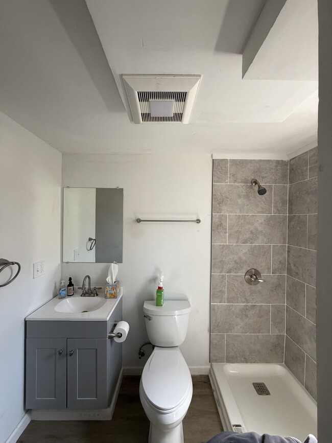 Building Photo - 490 Boswell Ave Unit 2