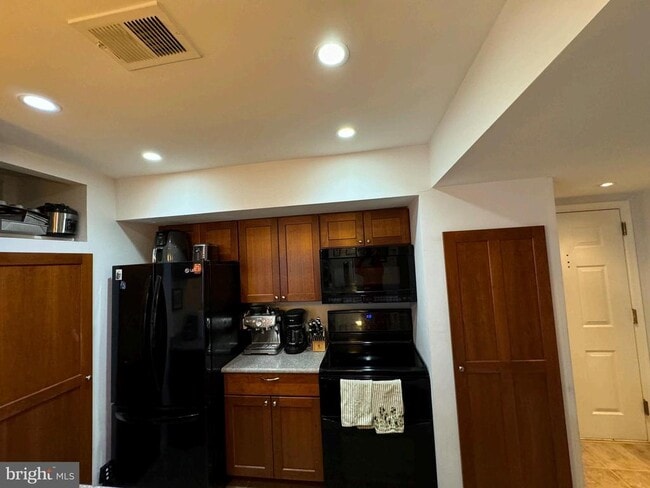 Building Photo - 1029 N Stuart St Unit 400