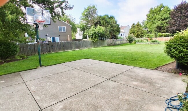 Photo - 920 Chaucer Way