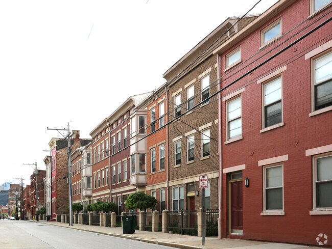 Photo - 1334-1340 Walnut St Apartments