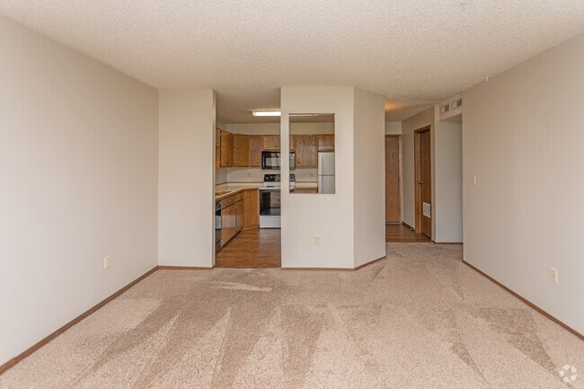 1BR, 1BA - 570 SF