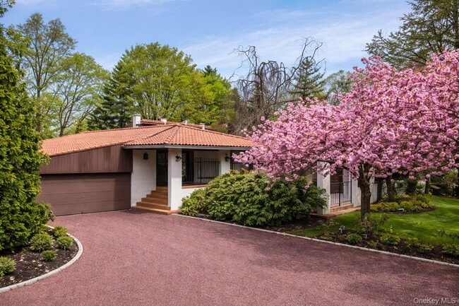 8 Plaka Ct