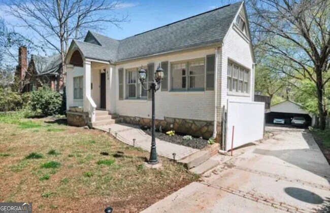 Photo - 870 Moreland Ave SE House
