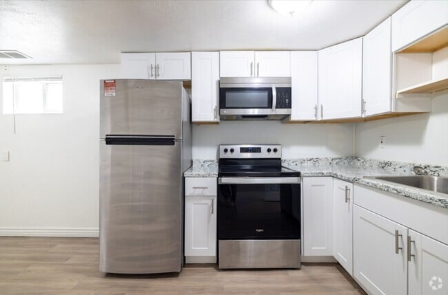 Building Photo - 174 7th St Unit 174 E 7th St #B Rental
