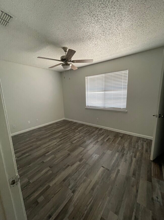 Photo - Century Oaks