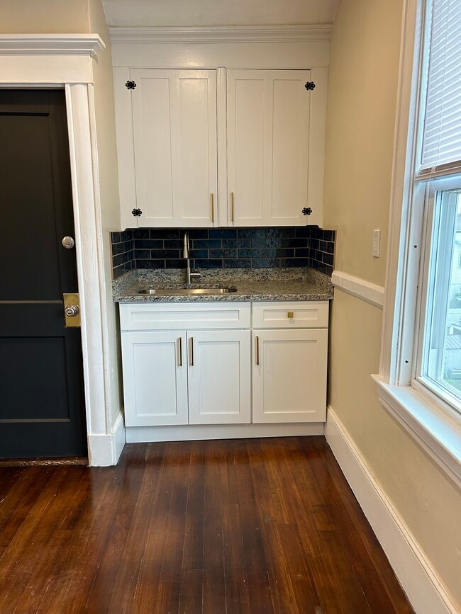 Kitchen - 252 Central Ave Unit 3