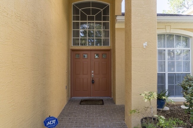 Photo - Beautiful 4/2 home Located on a tree lined street in the gate of country club community of the Hu...