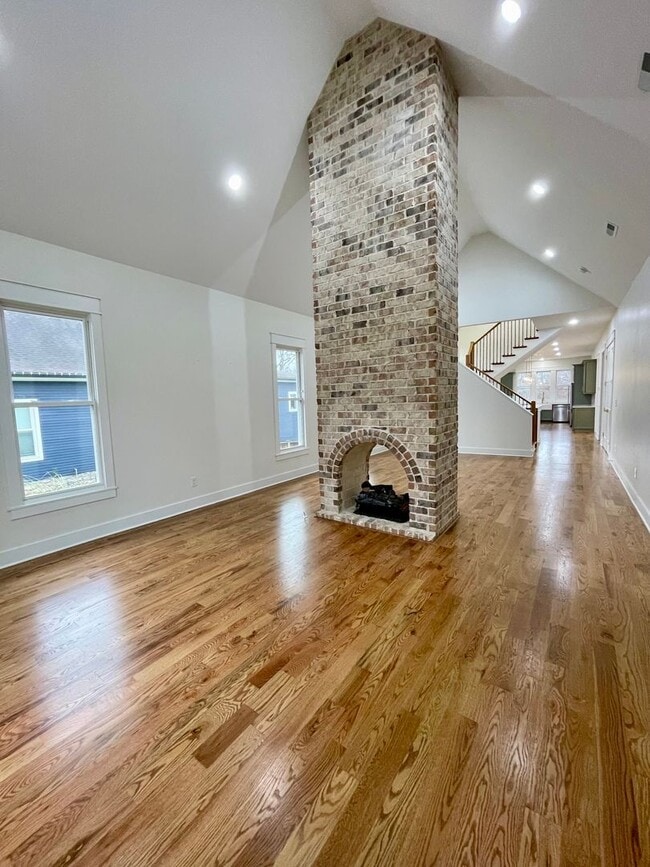 Photo - 323 50th Ave N