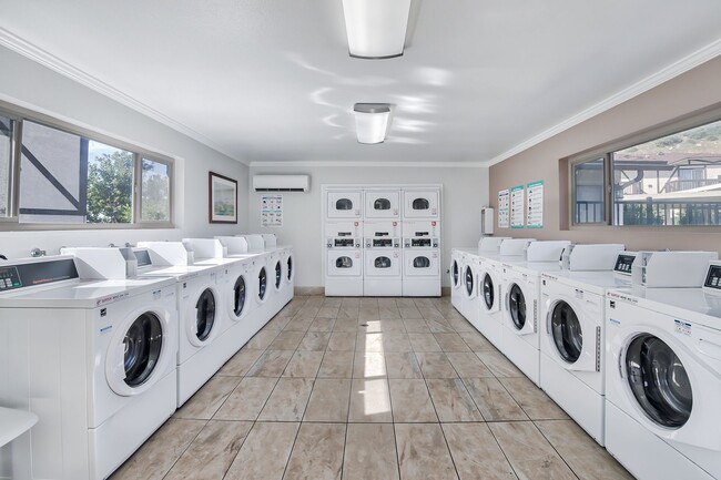 Photo - WINDSOR MANOR III