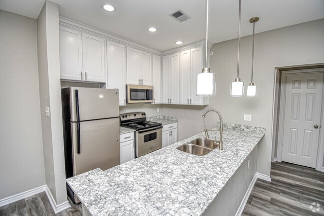Kitchen - Springfield Crossing Apartments