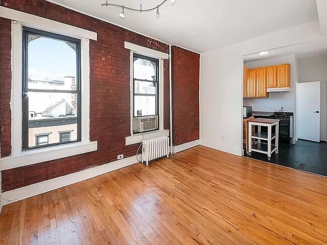 Building Photo - 32 Jones St Unit 4B