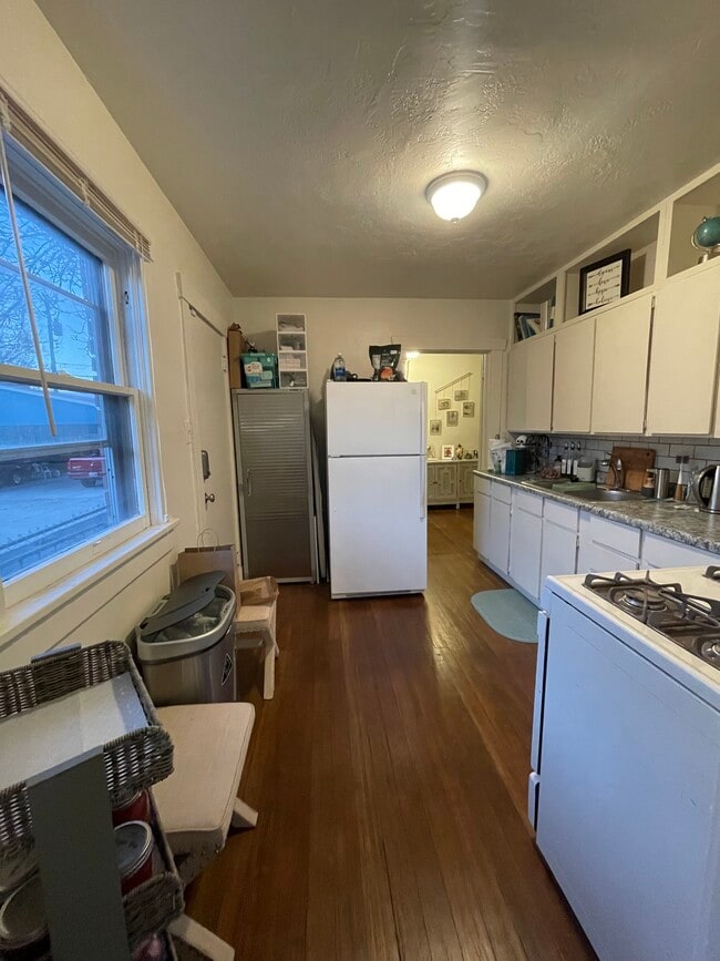 Photo - 198 W Center St