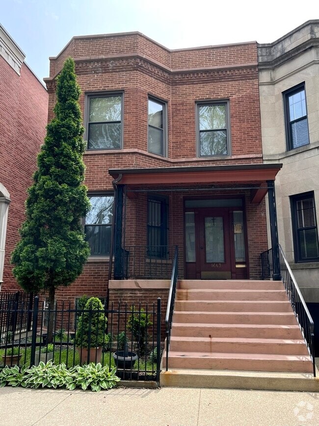 Building Photo - 1643 W Byron St Rental