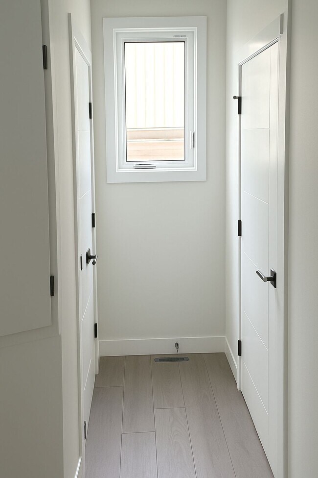 Photo - 11007 132 St NW Unit 1