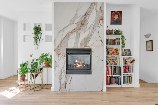 Sala de estar - 1619 N Franklin St