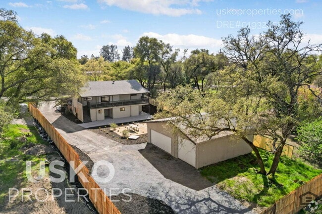 Building Photo - "Charming 3-Bedroom Retreat in Granite Bay... Unit 1 Rental