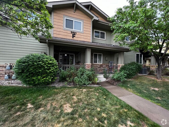 Building Photo - Great 2-Bed, 2.5-Bath Townhome in Prime Fo...