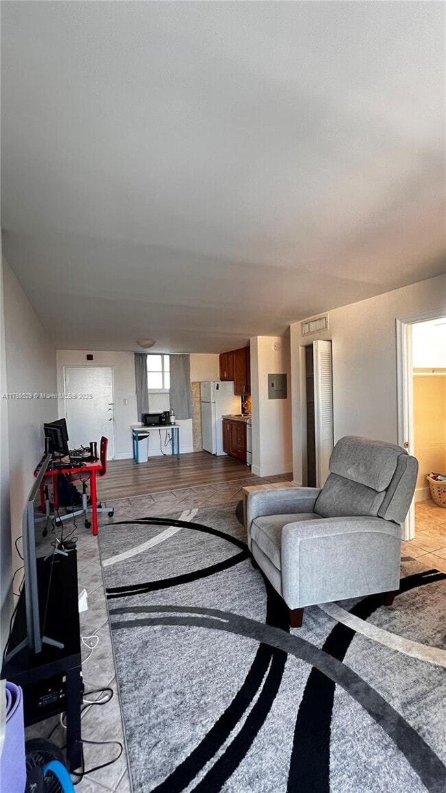 Photo - 1750 James Ave