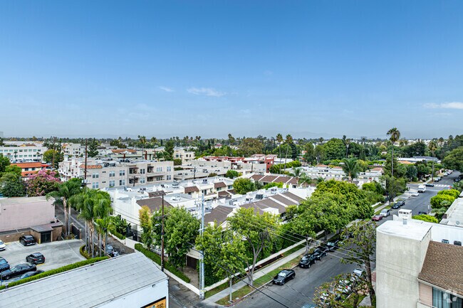 Context - 4321 Matilija Ave #9