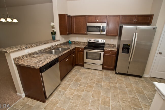 **Unidad idéntica** - 127 Beacon Woods Drive