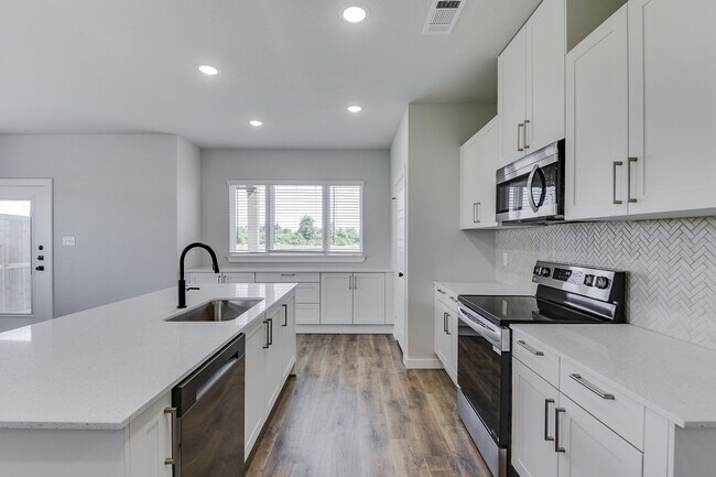 Photo - AVAILABLE NOW! EDGEWOOD ESTATES LUXURIOUS TRIPLEX LOCATED ON 1-ACRE LOT IN MIDLOTHIAN, TX!