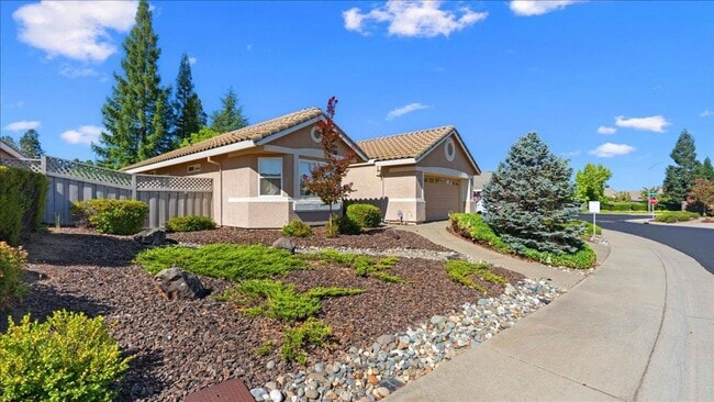 Building Photo - Charming Country Rose Home Located in Sun City Roseville a 55+ Community
