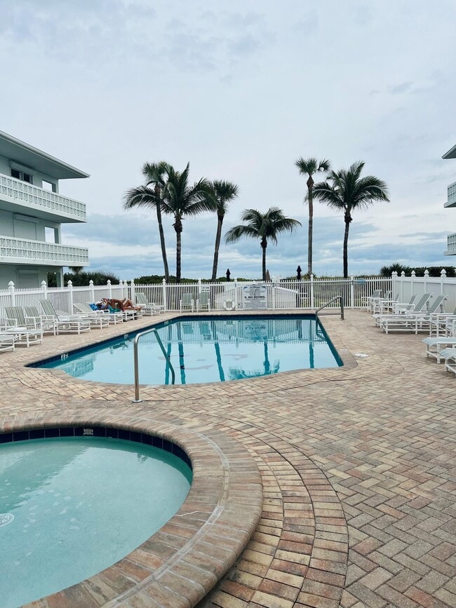 Photo - 4800 Ocean Beach Blvd Unidad 219