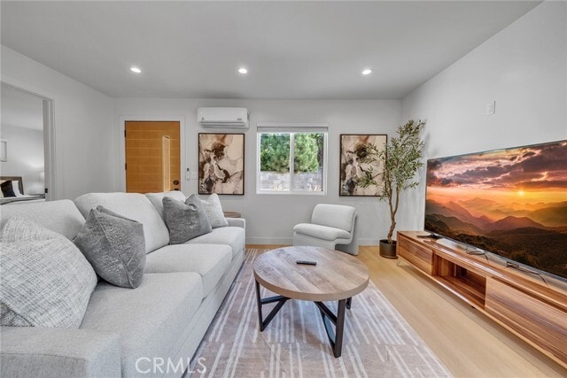 Photo - 15335 Lemay St Casa