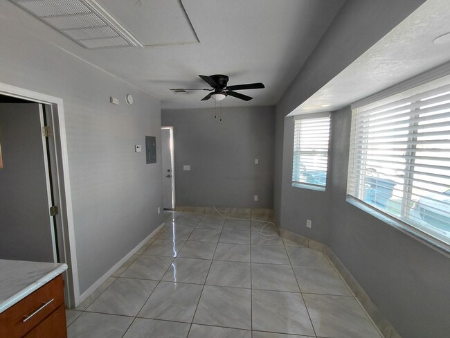 Photo - Spacious & Modern Studio for Rent in Calex...