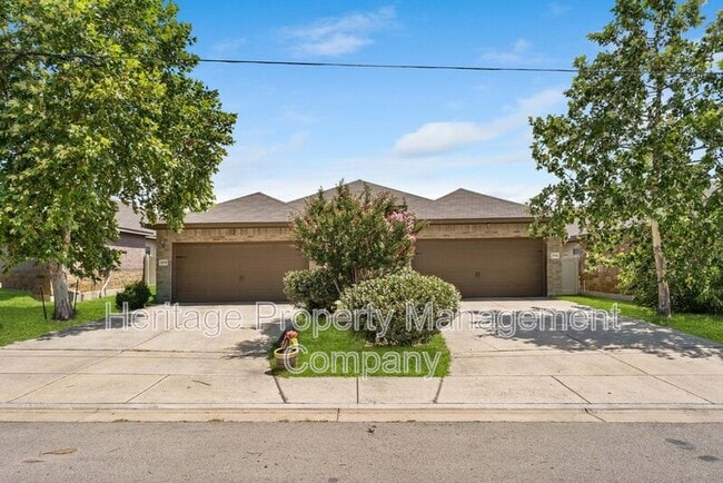 Building Photo - 2541 Pahmeyer Rd