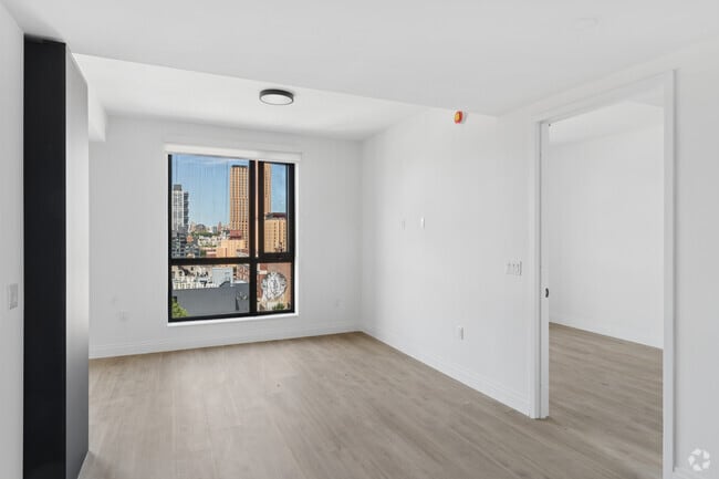 1BR, 1BA - 648SF - Living Room