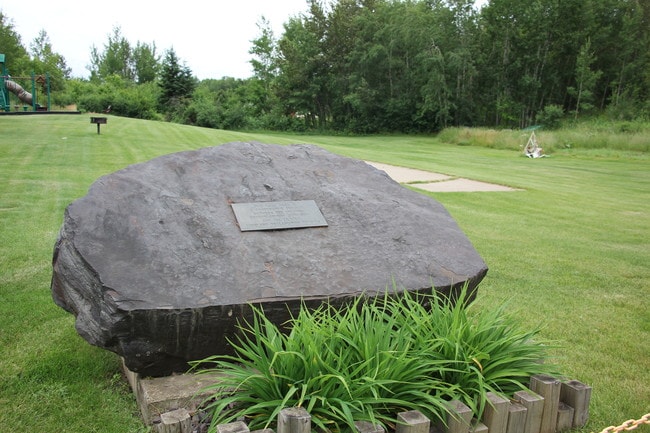 Photo - Mountain Manor Apartments