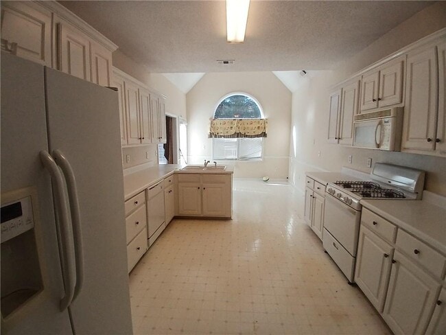 Photo - 945 Common Oak Pl