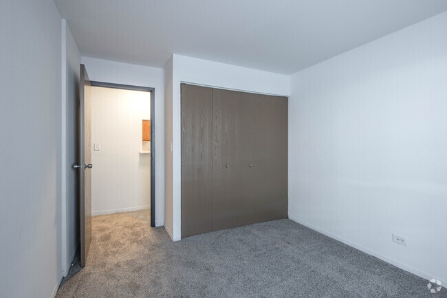2BR, 1.5BA - 1000SF