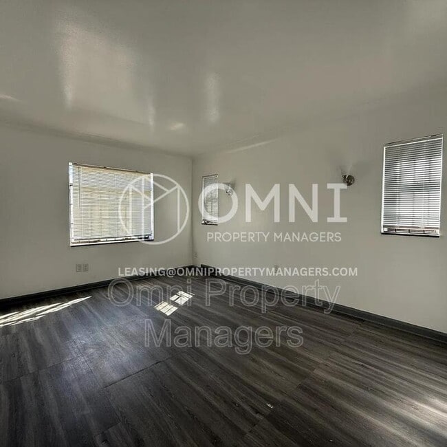 Photo - 9747 Somerset Ave