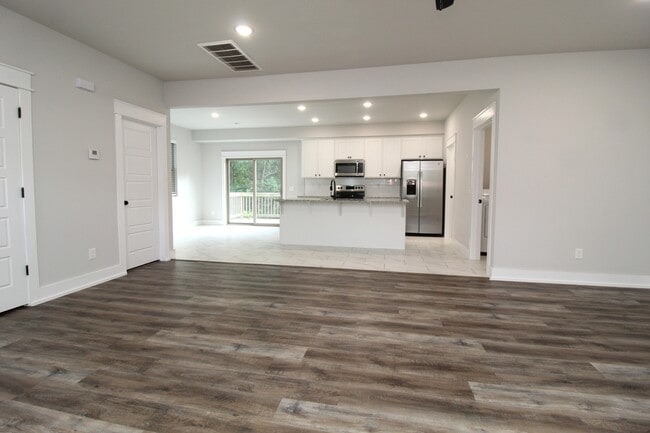 Photo - 11 Hillswick Dr